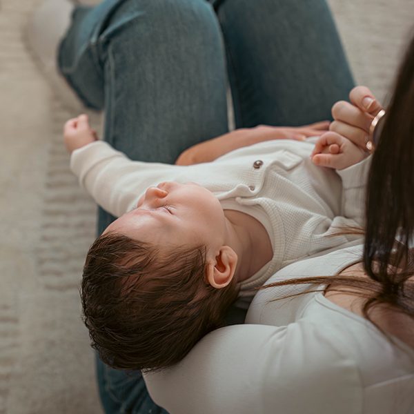 Photo bébé maman en douceur - Photographe Reims Marne