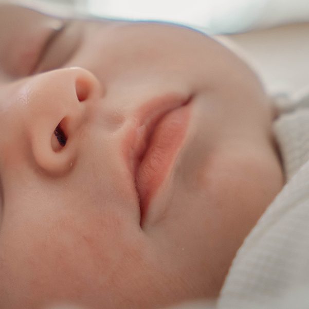 Photo bébé qui dort en douceur - Photographe Reims Marne